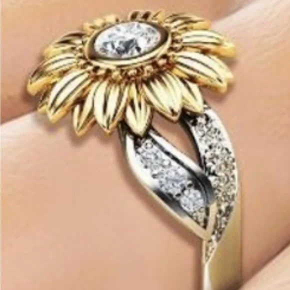 Sunflower Ring🌻 - Picture 2 of 3